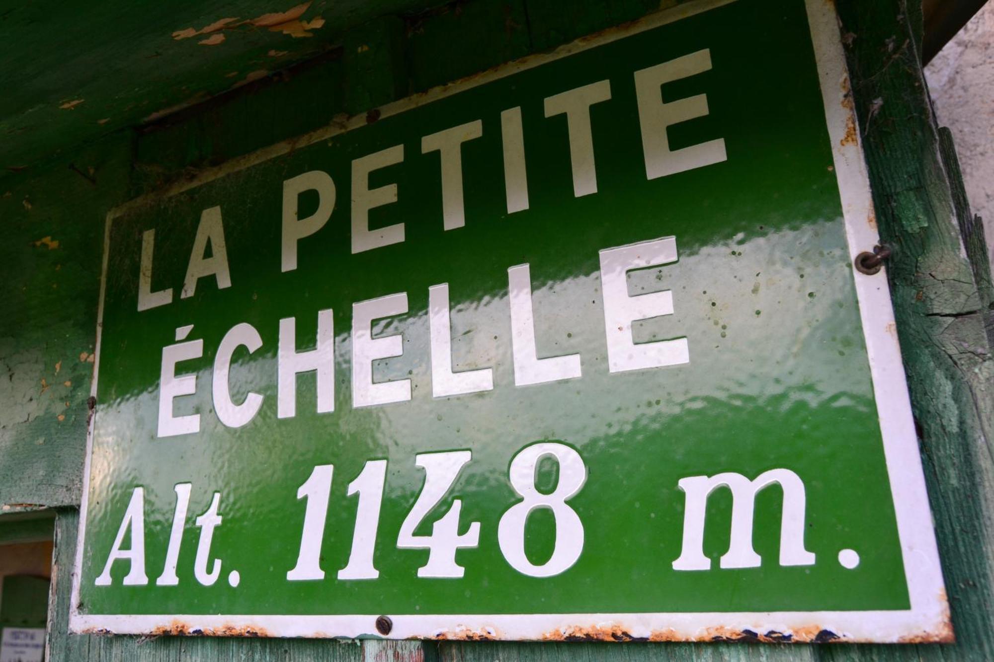 La Petite Echelle Hotel Rochejean Exterior photo